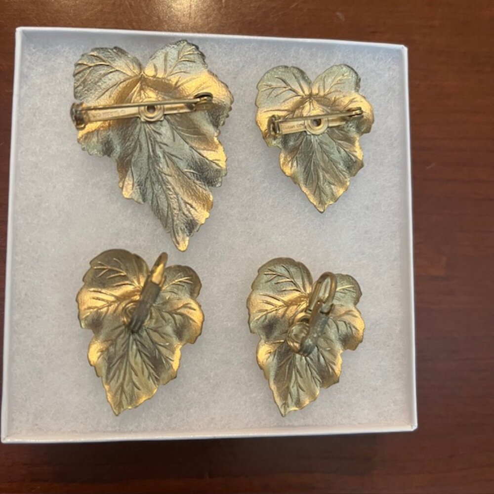 Vintage Sarah Coventry Gold Tone Faux Pearl Leaf Brooches and Earrings - Picture 3 of 8